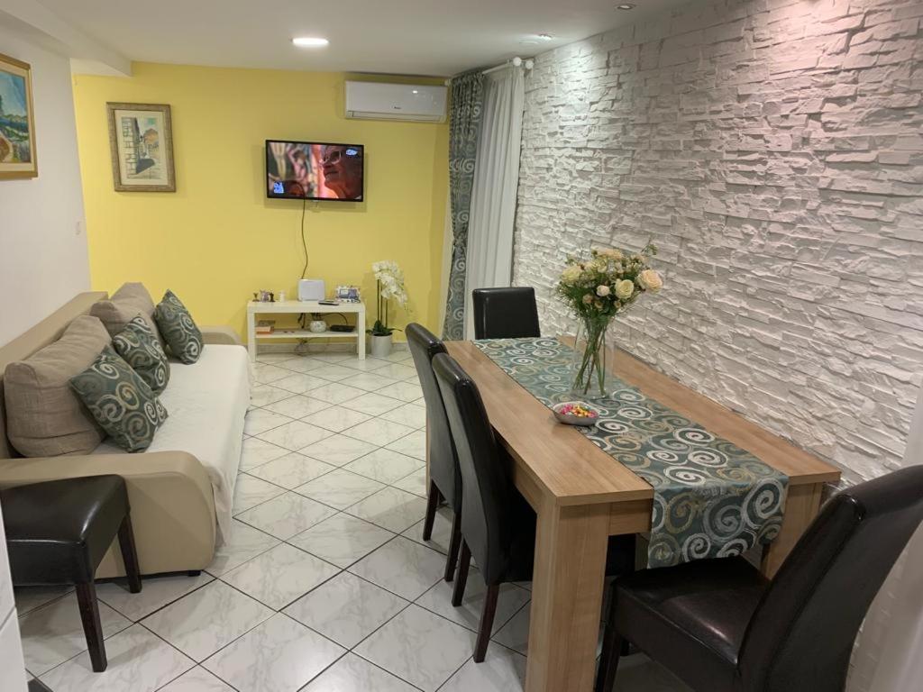 Old Town Apartment สปลิท ภายนอก รูปภาพ
