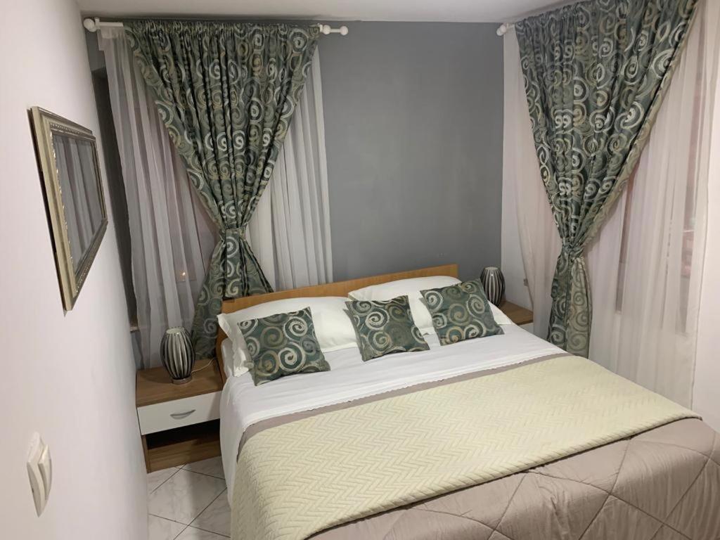 Old Town Apartment สปลิท ภายนอก รูปภาพ