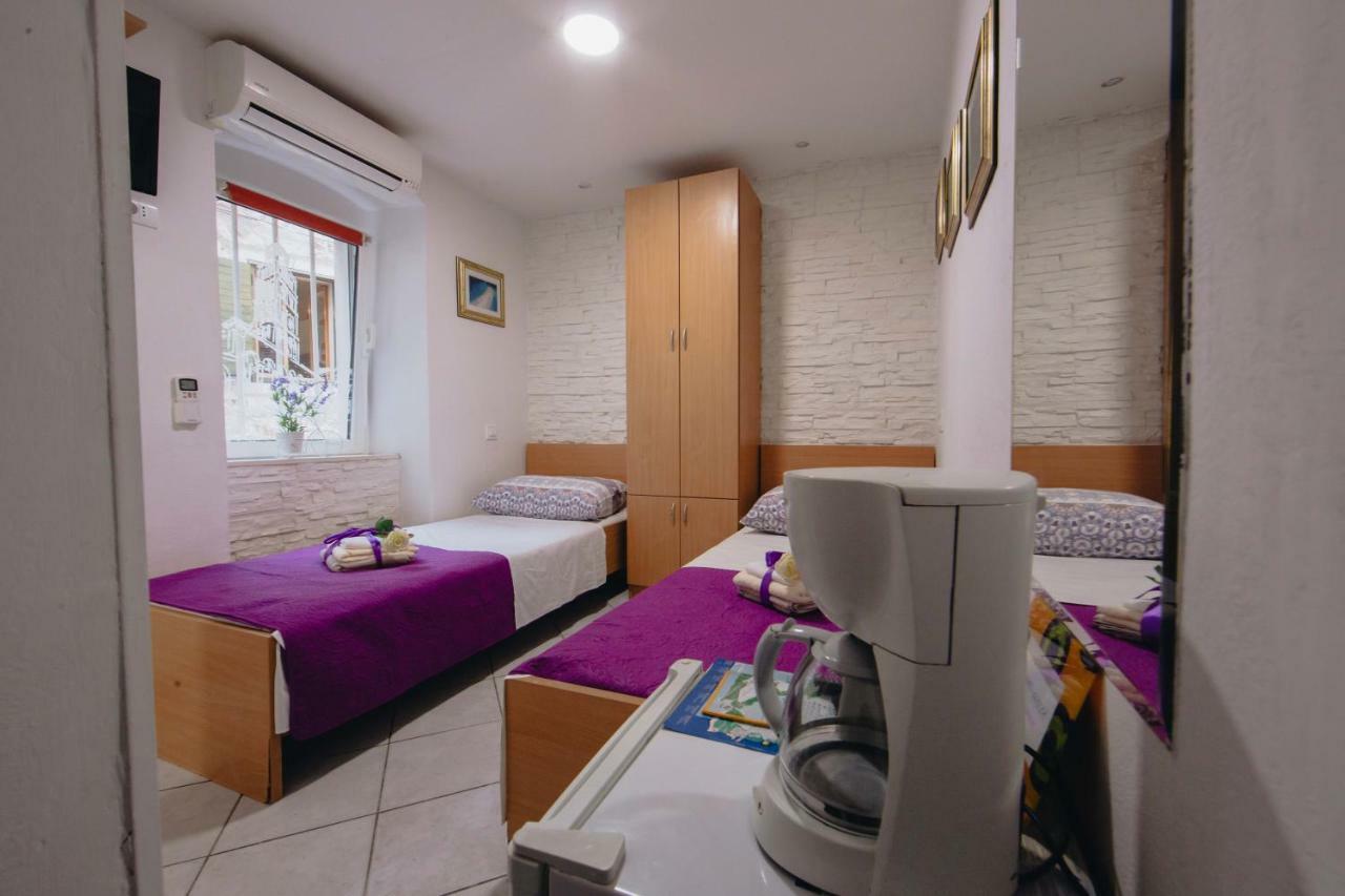 Old Town Apartment สปลิท ภายนอก รูปภาพ