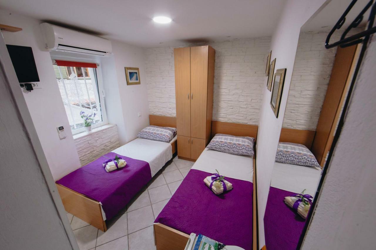 Old Town Apartment สปลิท ภายนอก รูปภาพ